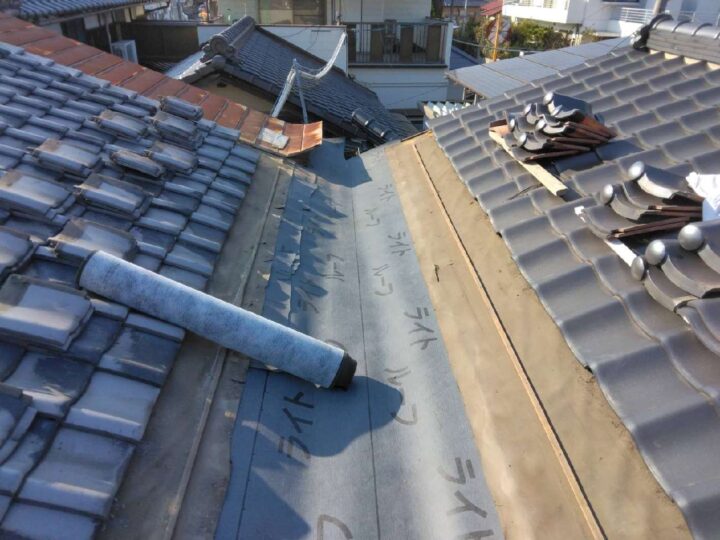 防水シート敷き詰め