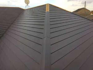 岡山市中区|屋根カバー工事|棟設置