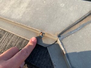 棟板金釘浮き|岡山屋根塗装